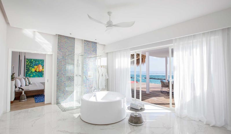 Emerald Maldives - Presidential Water Villa Bathtub